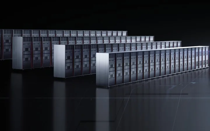 華為喺 MWC Barcelona 2026 展示嘅 SuperPoD server 機櫃陣列