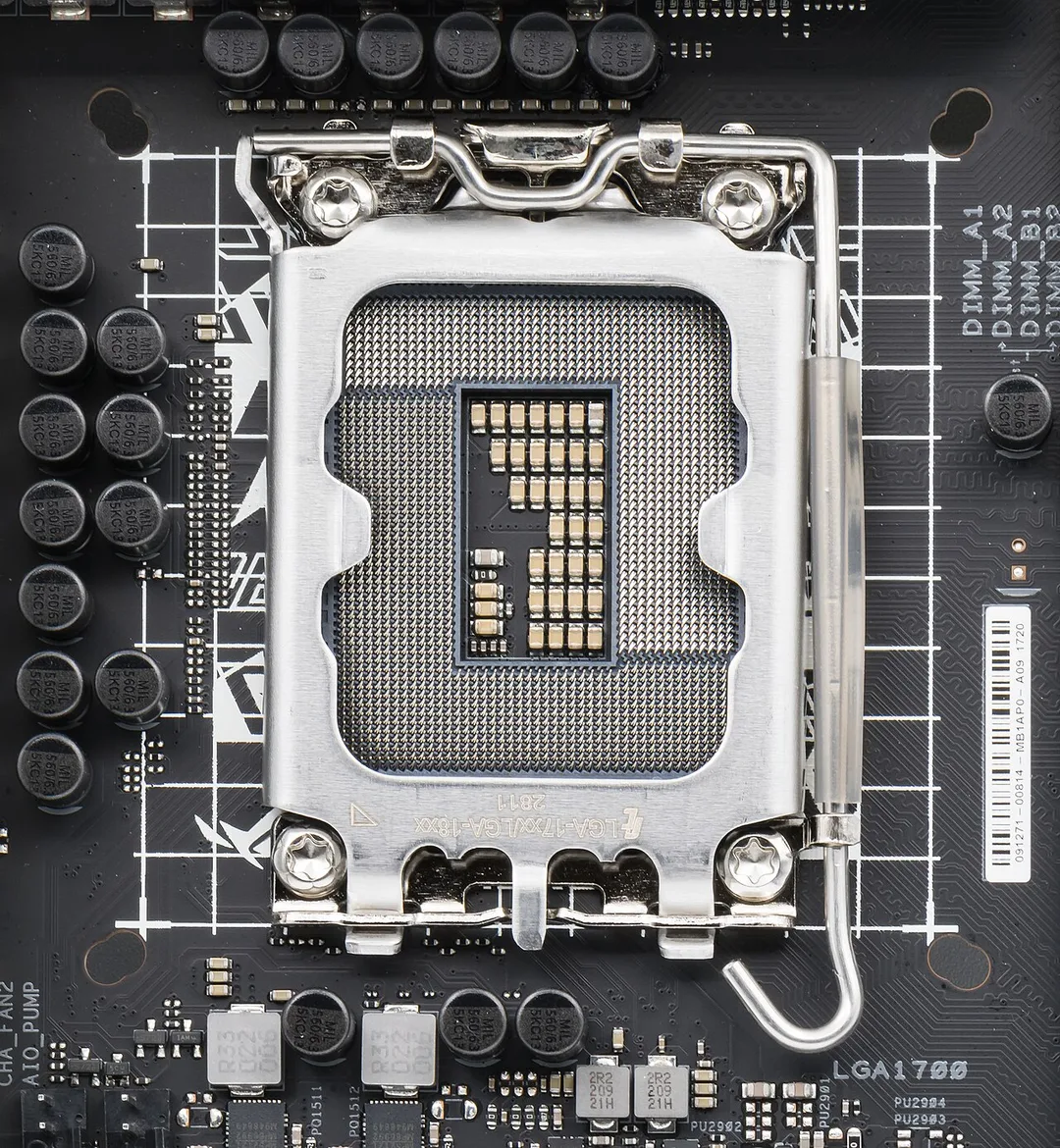 LGA 1700 平價砌機沿用 DDR4 慳到錢，但遊戲效能最多跌四分一