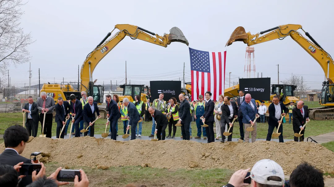 美國官員、SB Energy 同合作夥伴喺俄亥俄州 Portsmouth 園區出席動土儀式