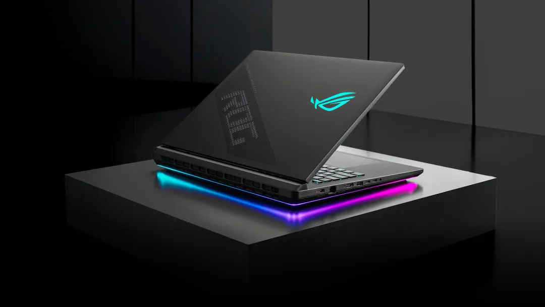 ROG Strix Scar 18 2026 機背 AniMe Vision 同底部 RGB 燈條