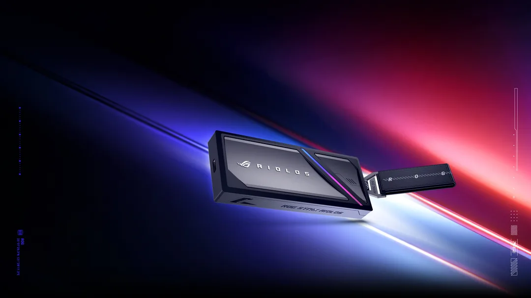 ROG Strix Aiolos 20Gbps M.2 SSD 外置盒，黑色機身配 RGB 燈帶