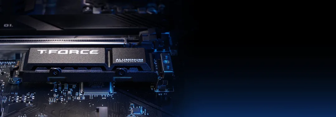 G70 Pro aluminum heatsink 版本裝喺主機板 M.2 槽上