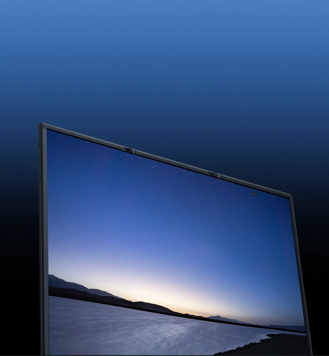 Galaxy Z TriFold 半打開,見到三摺主屏形態