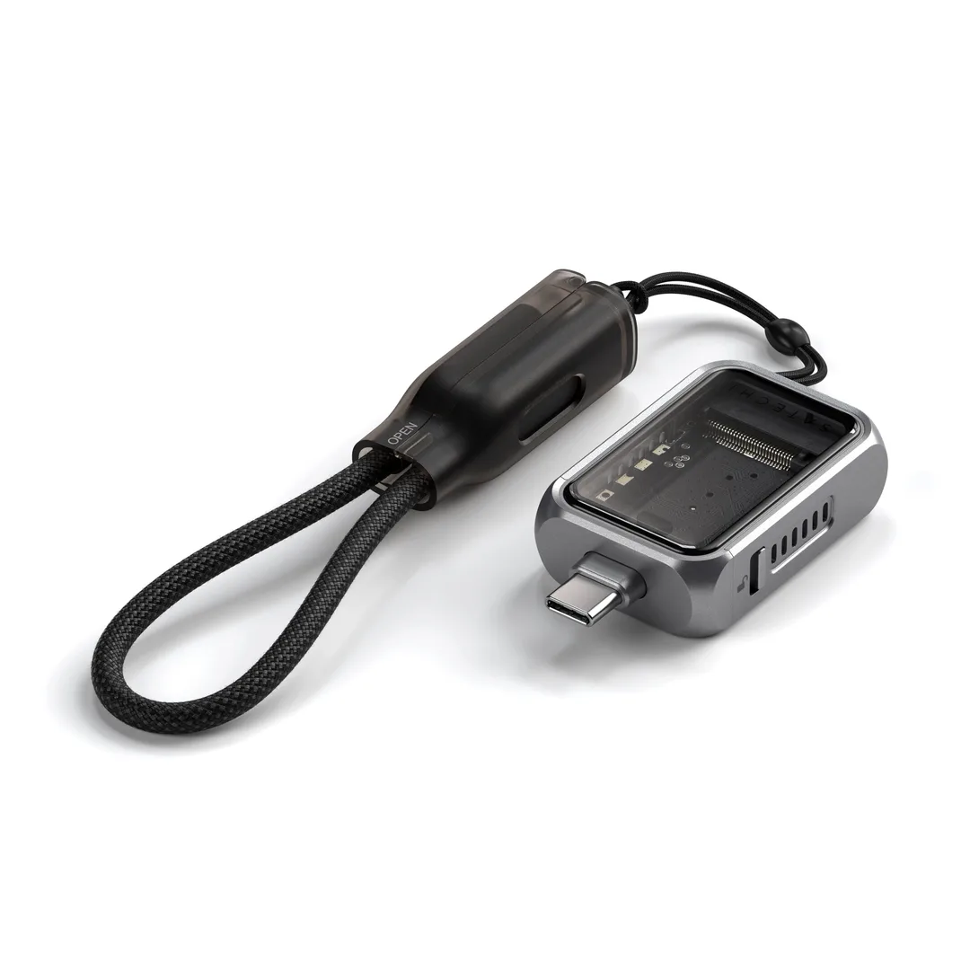 Satechi Mini NVMe SSD Enclosure 打開上蓋，見到 2230 SSD 槽同 USB-C 接頭
