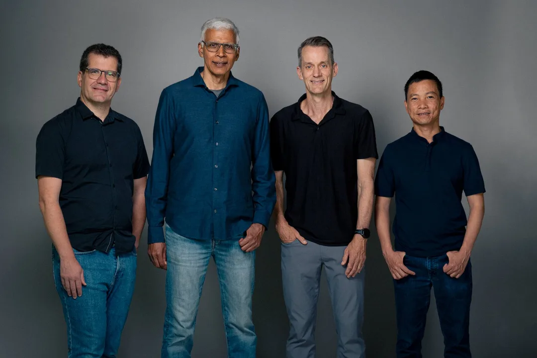 Discovery Loop 四名創辦人 Oriol Vinyals、Sanjay Ghemawat、Jeff Dean 同 Quoc Le 合照