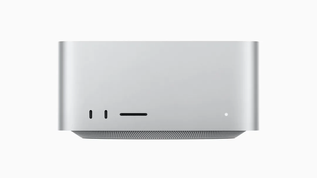 銀色 Mac Studio 正面，可見前置兩個 USB-C 接口同 SDXC 卡槽