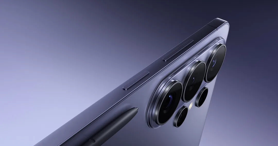Samsung Galaxy S26 Ultra 官方產品圖,展示手機正面同機背設計