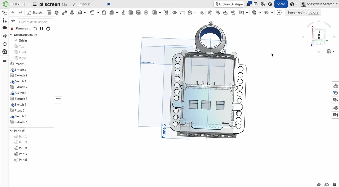 Gemma Translator 機殼 CAD 設計動畫,展示 Raspberry Pi、屏幕同喇叭嘅安裝位置