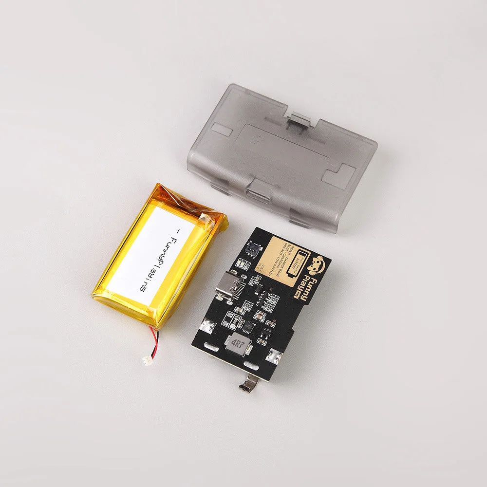 透明黑色 Game Boy Advance 裝上 USB-C 充電池模組