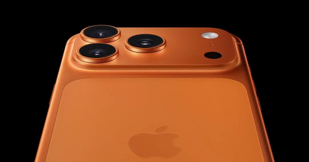 現售 iPhone 17 Pro 機背同相機模組特寫，供比較上代官方定價
