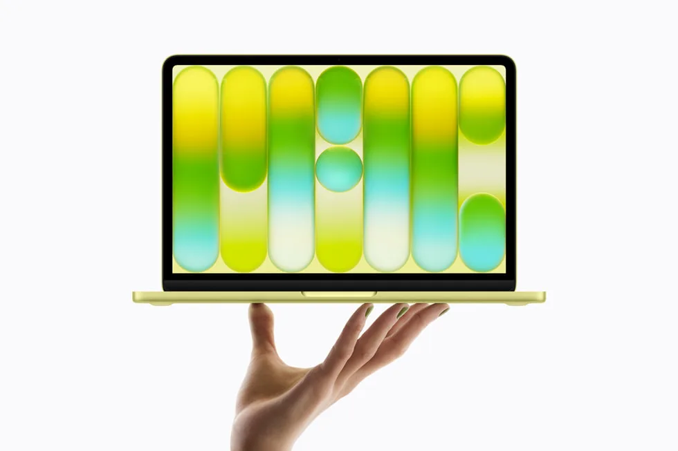 四款顏色 MacBook Neo 並排打開,展示屏幕同機身設計