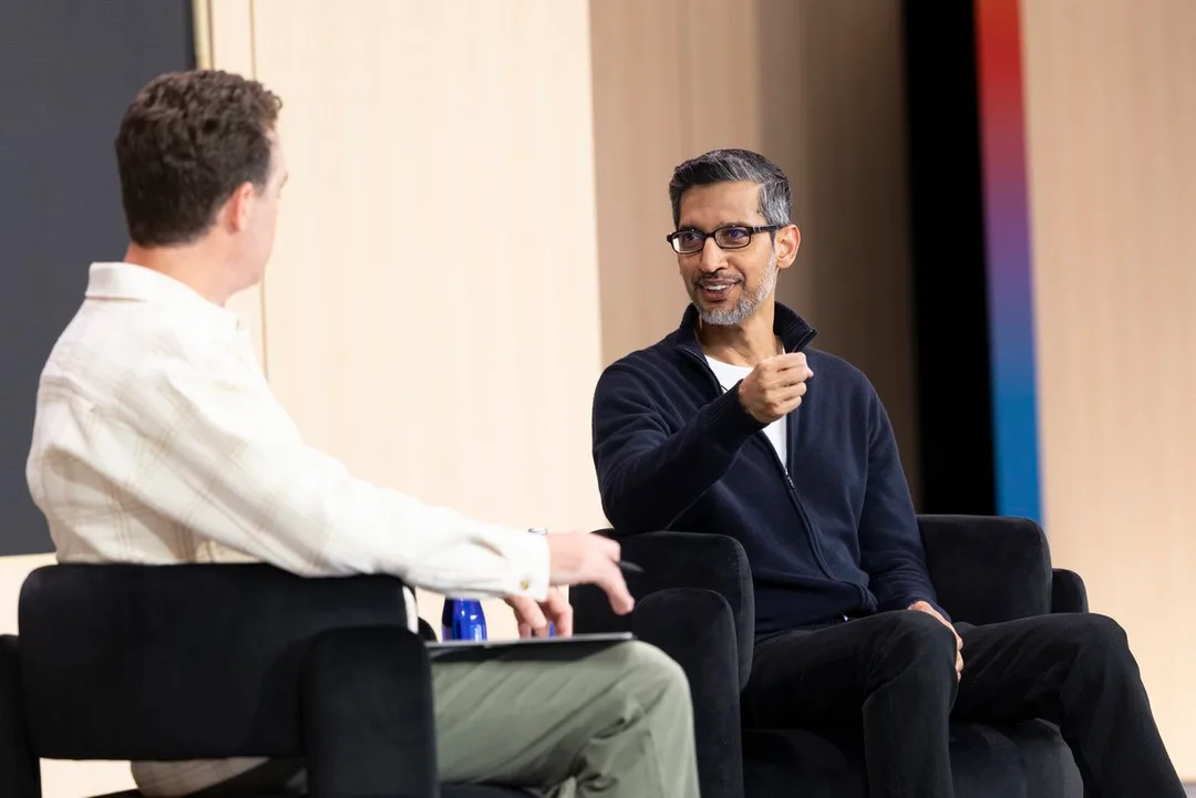 Google I/O 2026 Dialogues 舞台上討論人工智能方向嘅公司高層