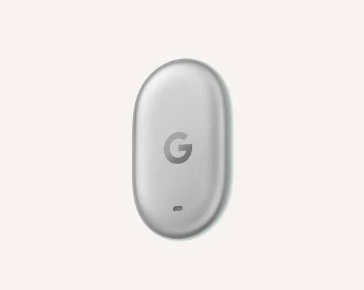 灰色 Google Pixel Tag 斜角產品圖，展示修長而薄嘅機身
