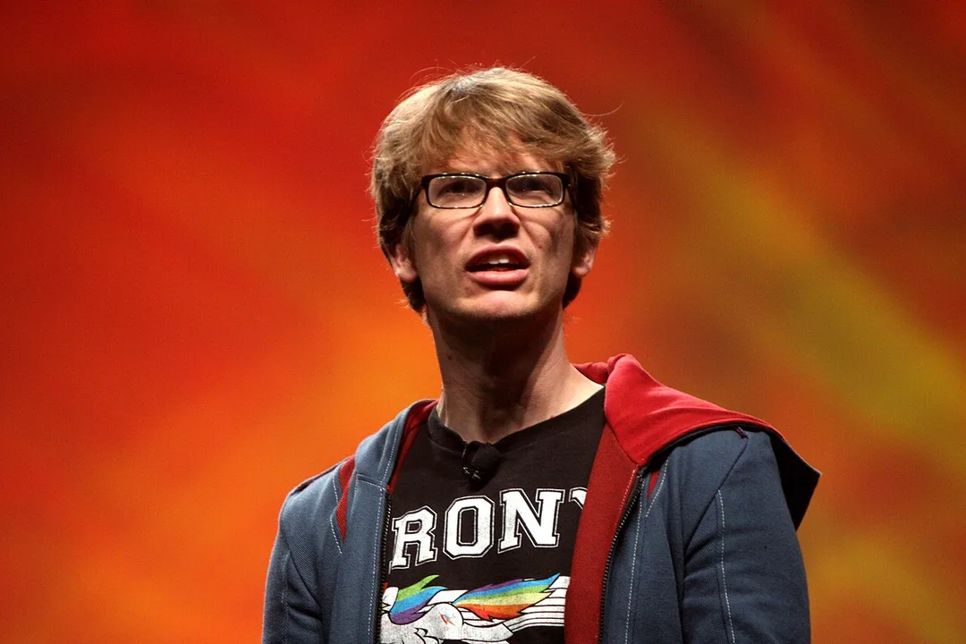 Hank Green 暫停部分創作:AI 幫手幾時會變成冇佢開唔到工?