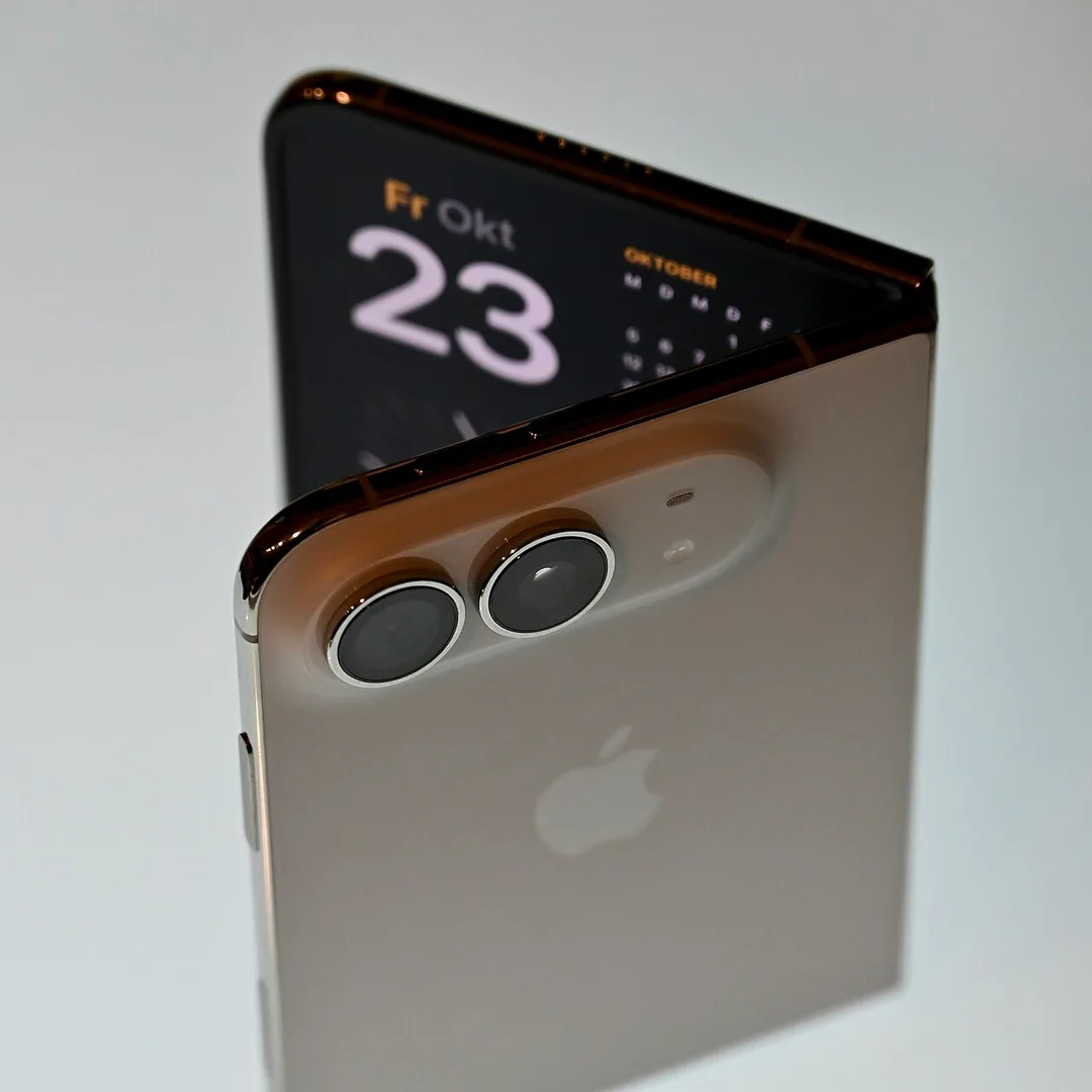 iPhone Duo 評測焦點落在摺疊軟件與續航
