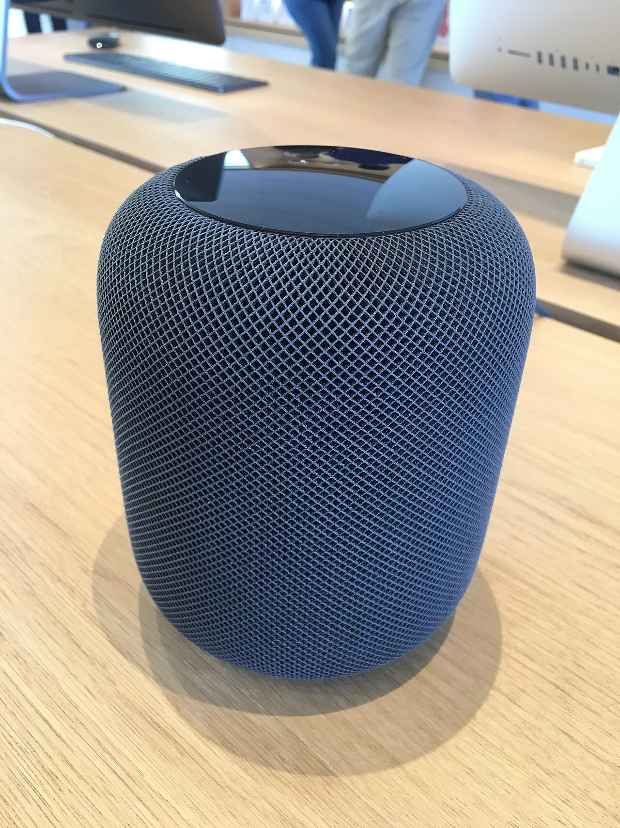 2018 年 HomePod 資料照片,並非新款產品;圖片已縮放及轉為 WebP。